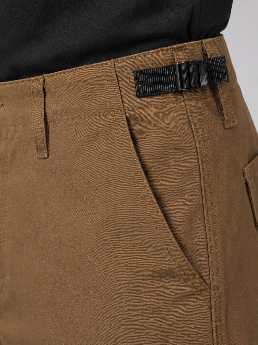 Pantalón cargo, vista lateral