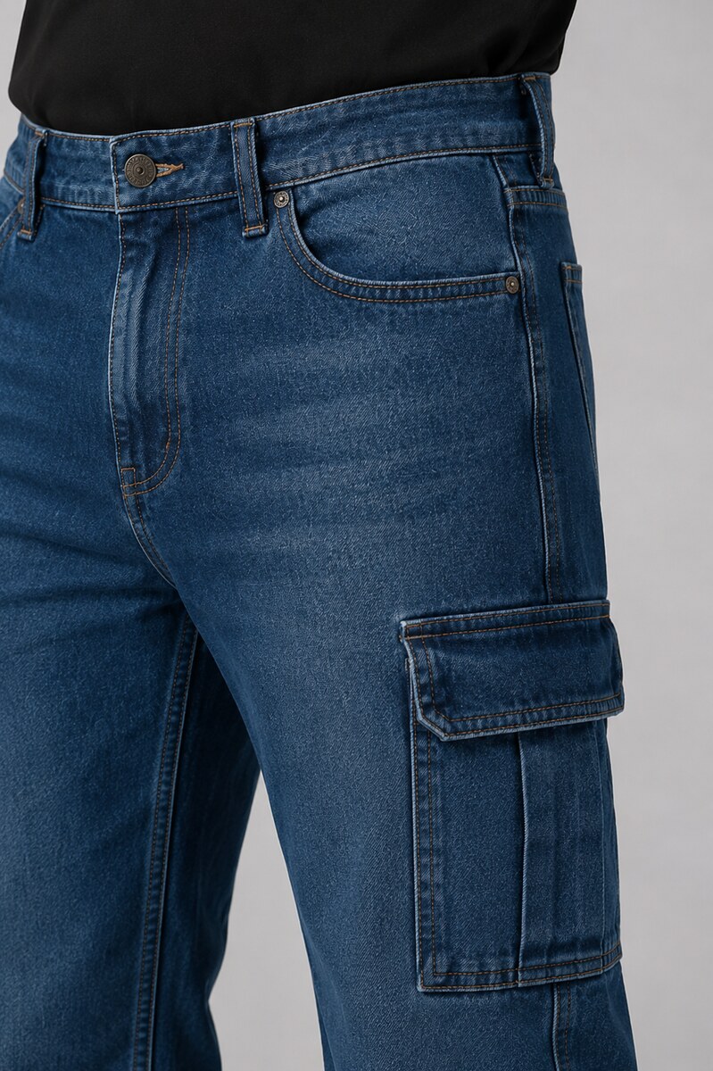 Pantalón de mezclilla tipo cargo, detalle de bolsas