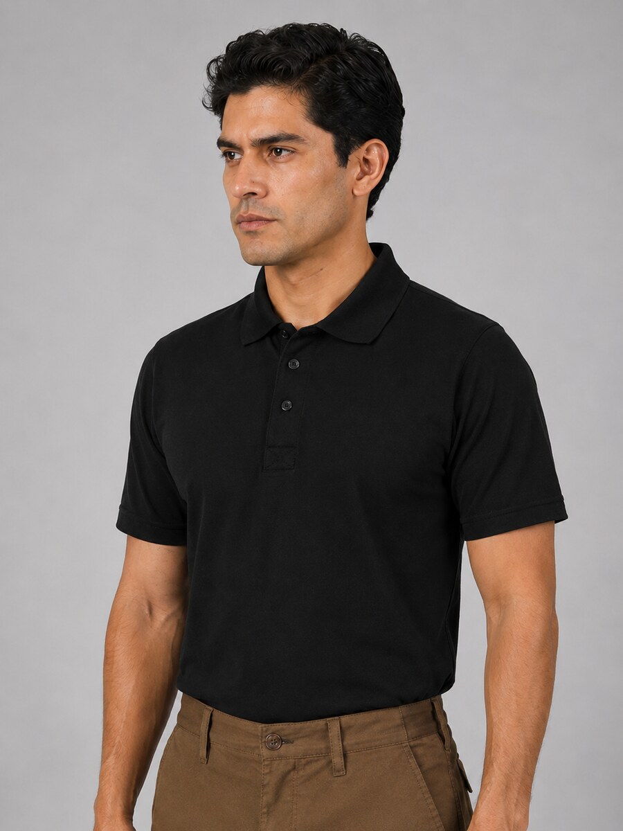Playera dry fit negra, vista frontal