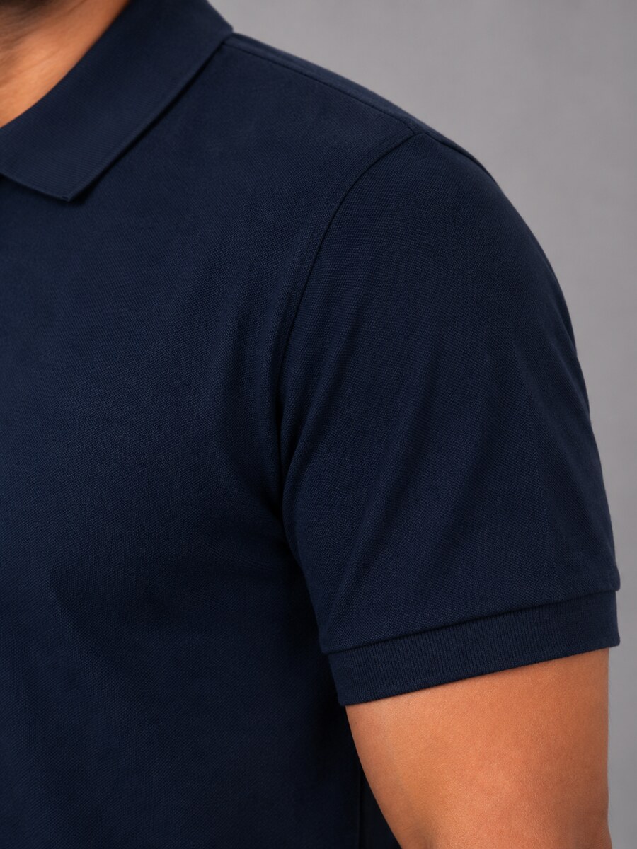 Playera polo corporativa, vista posterior
